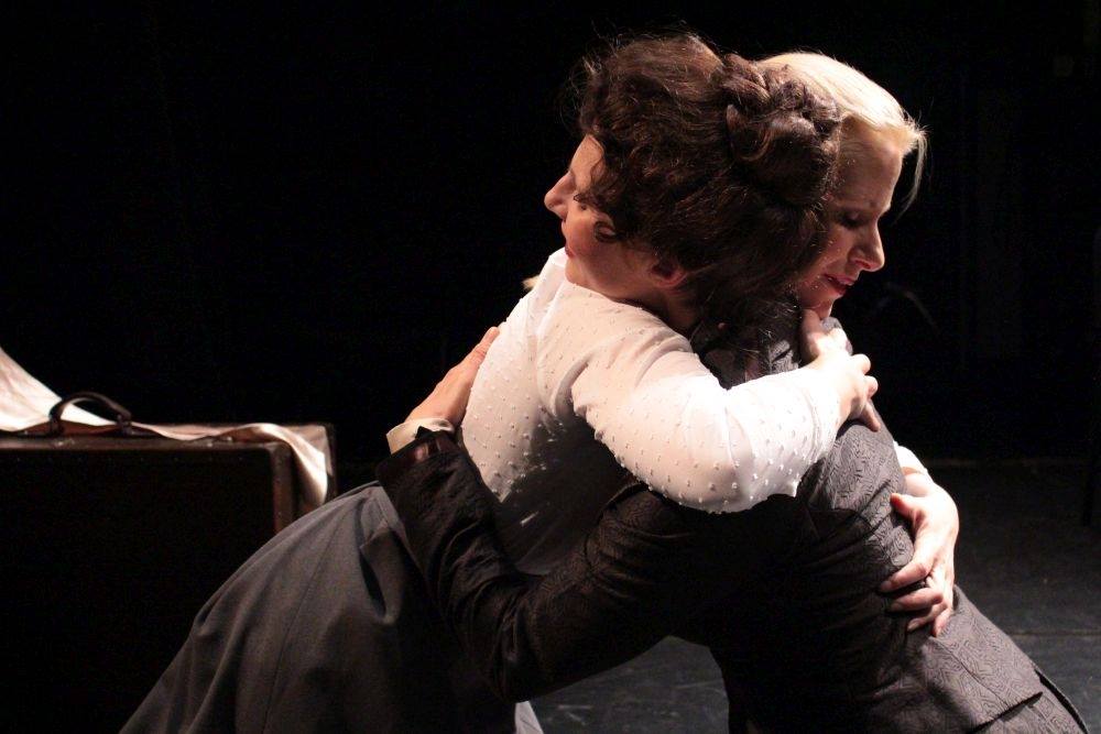 Duodrama e autores Frano Marija Vranković “Si nëna si e bija” / “Kakva majka takva kći”, më 3 dhjetor vjen në PITF 2018 me regjinë e Jasmin Novljaković dhe kastin e përbërë nga Mia Krajcar dhe Mirta Zečević.