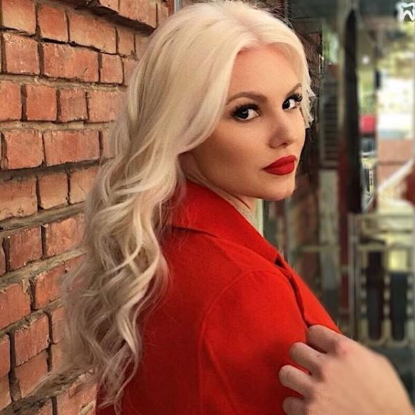 Laura Nezha, aktorja, regjisorja dhe këngëtarja e famshme, performon në PITF 2018 në shfaqjen “Shërbëtoret” (“The maids”).