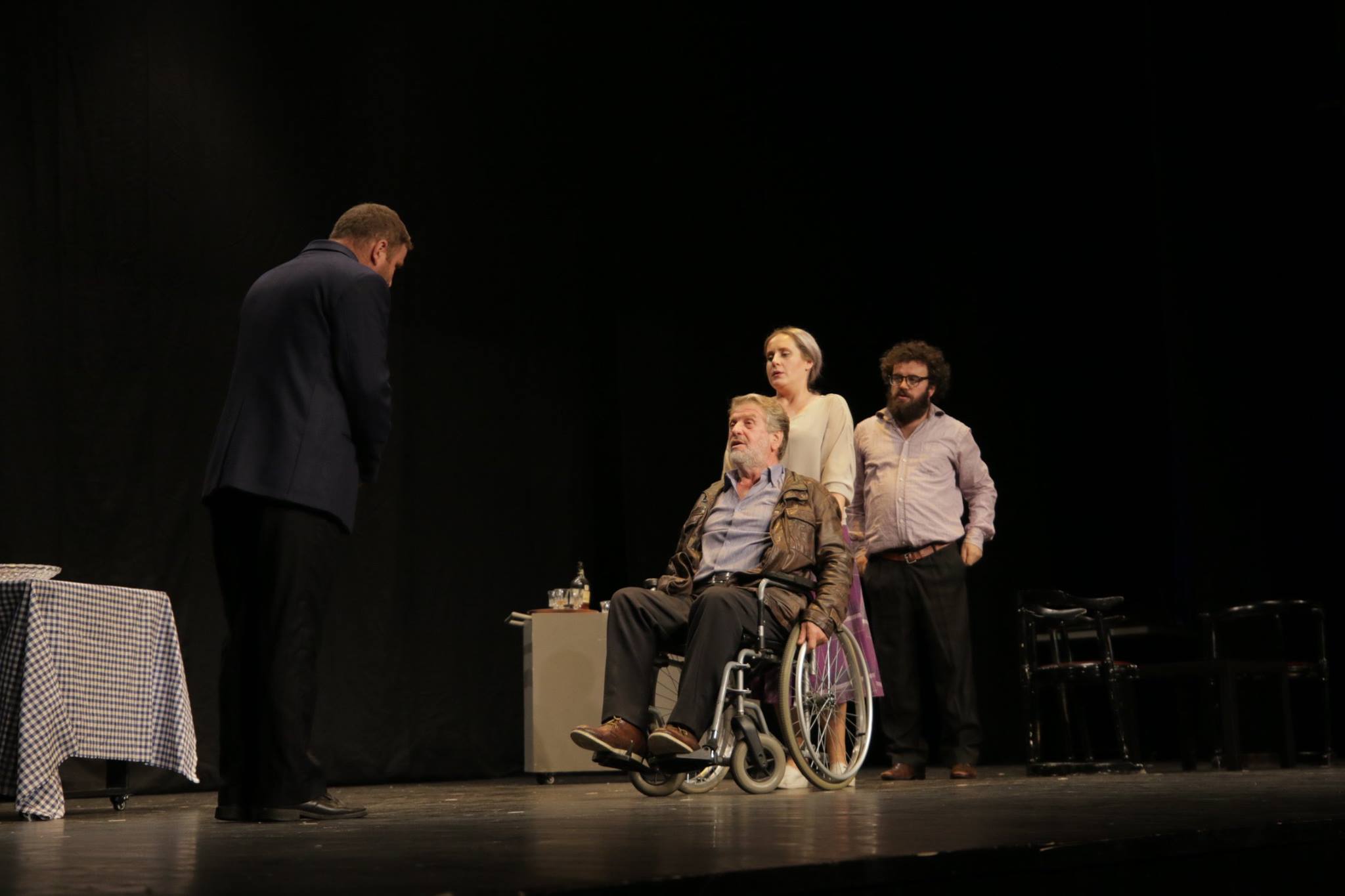 Shfaqja ”Armiku i popullit”, u shpërblye me pesë çmime në natën finale në Prishtina International Theater Festival, duke përfshirë kështu: